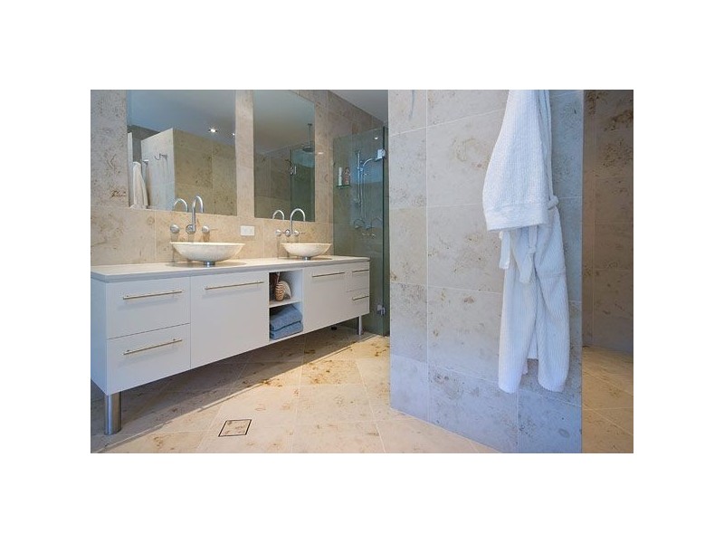 23 Freyburg Street, Sorrento QLD 4217