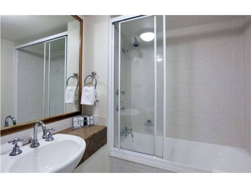 1042/2623 Gold Coast Highway, Broadbeach QLD 4218