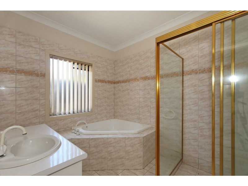 7 Strathmore Court, Robina QLD 4226