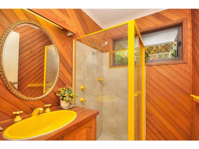 19 McCleary Street, Sorrento QLD 4217