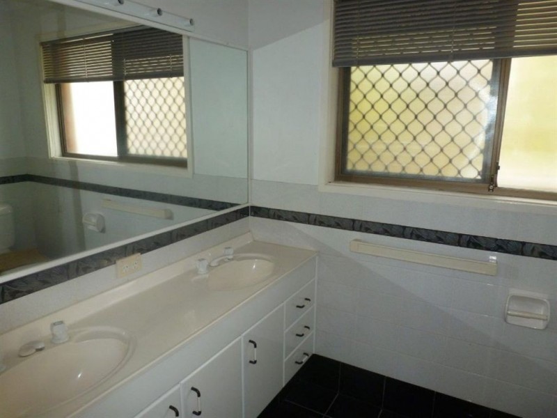 36 Claymore Crescent, Sorrento QLD 4217