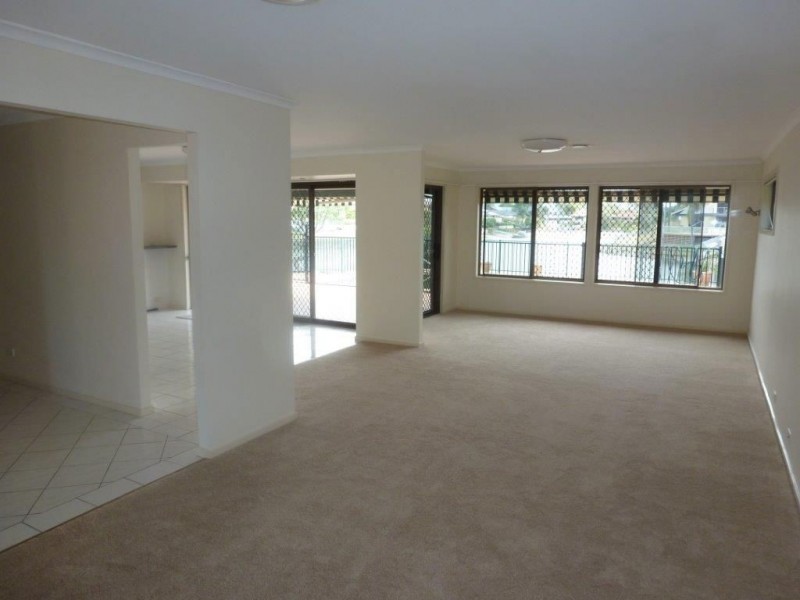 36 Claymore Crescent, Sorrento QLD 4217
