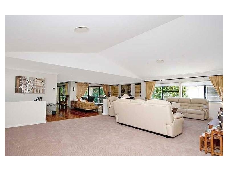 10 Northpoint Close, Robina QLD 4226