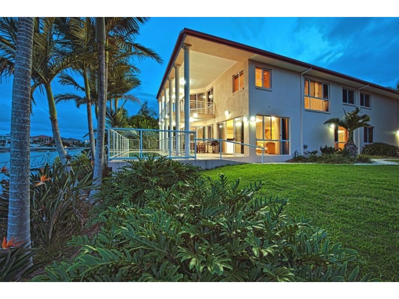 4 Witt Avenue, Carrara QLD 4211