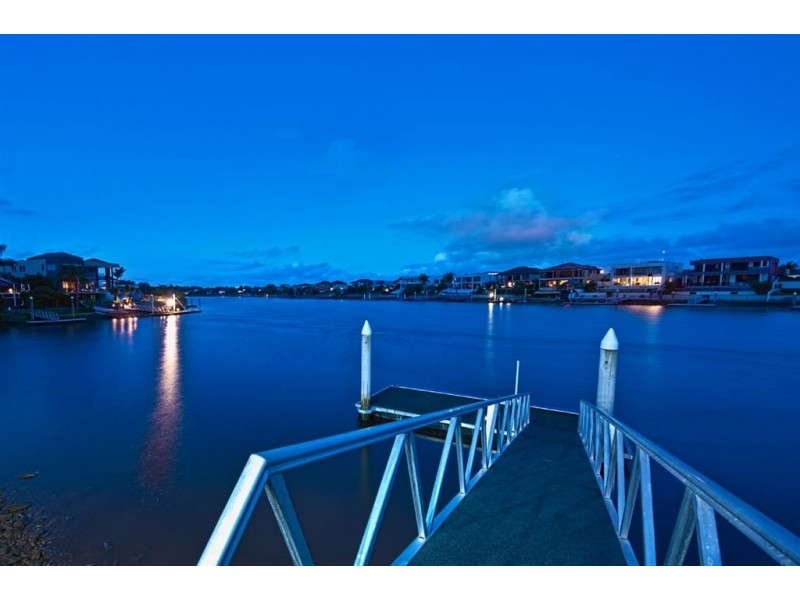 4 Witt Avenue, Carrara QLD 4211