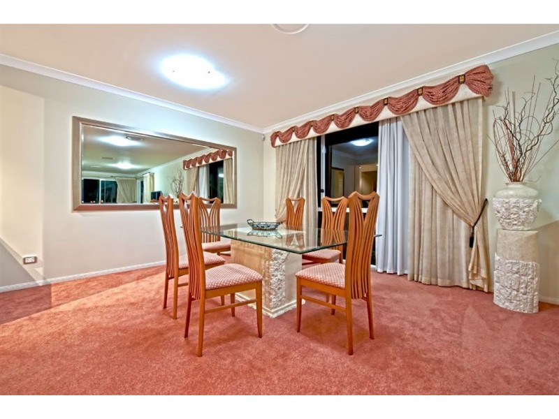 4 Witt Avenue, Carrara QLD 4211