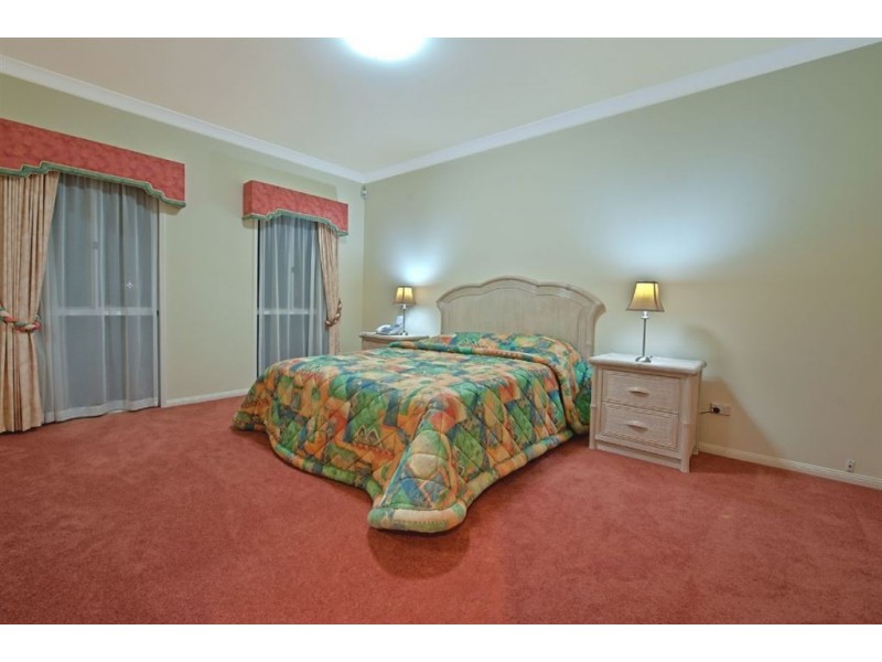 4 Witt Avenue, Carrara QLD 4211