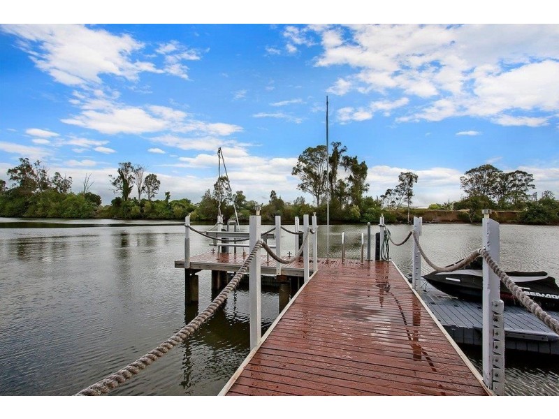 3 Riverbank Court, Ashmore QLD 4214