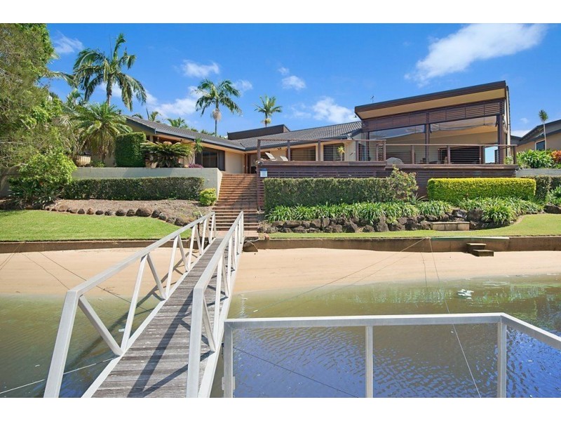 19 River Crescent, Broadbeach Waters QLD 4218