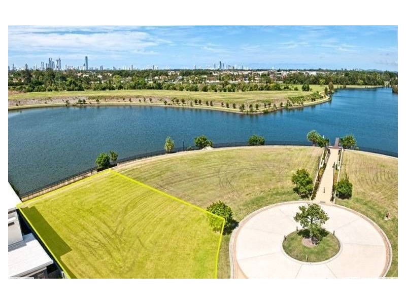 5073 Emerald Islands Drive, Carrara QLD 4211