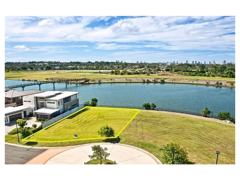 5073 Emerald Islands Drive, Carrara QLD 4211