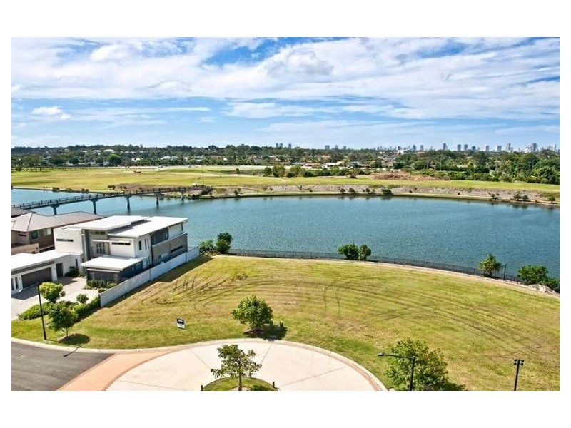 5073 Emerald Islands Drive, Carrara QLD 4211