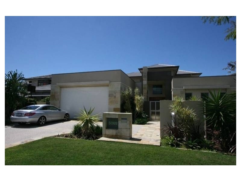 5073 Emerald Islands Drive, Carrara QLD 4211