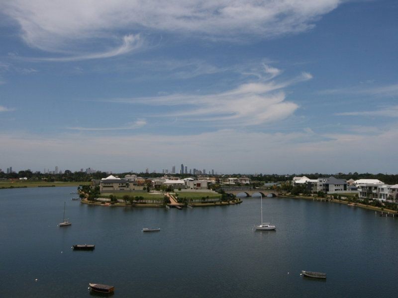 5073 Emerald Islands Drive, Carrara QLD 4211