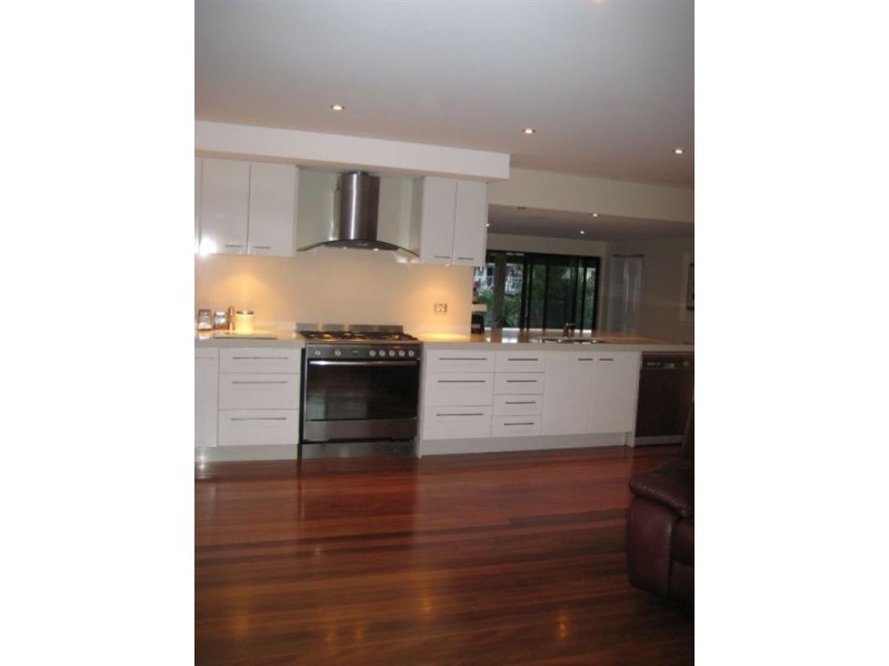 2 Bahia Court, Broadbeach Waters QLD 4218