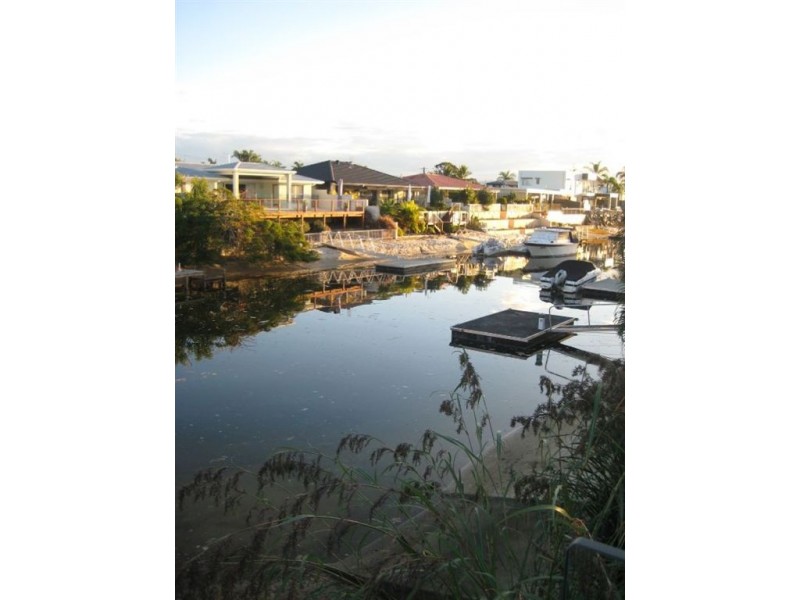 2 Bahia Court, Broadbeach Waters QLD 4218