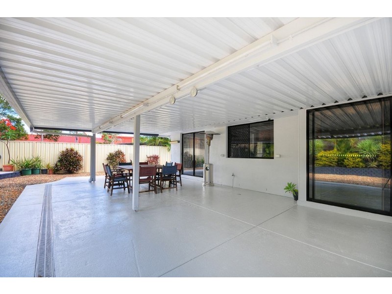 76 Barrier Reef Drive, Mermaid Waters QLD 4218