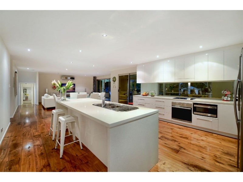 20 Kingsway Drive, Molendinar QLD 4214