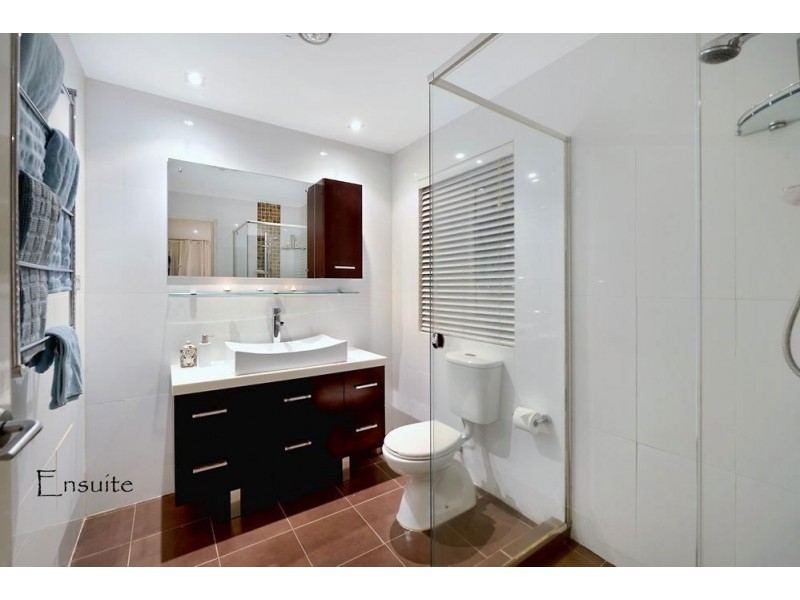 20 Kingsway Drive, Molendinar QLD 4214