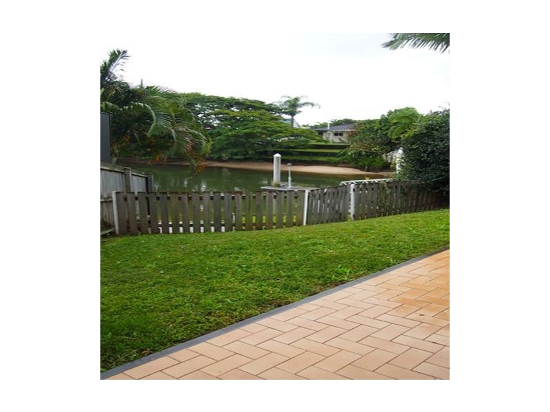 9 Pacific Boulevard, Broadbeach Waters QLD 4218