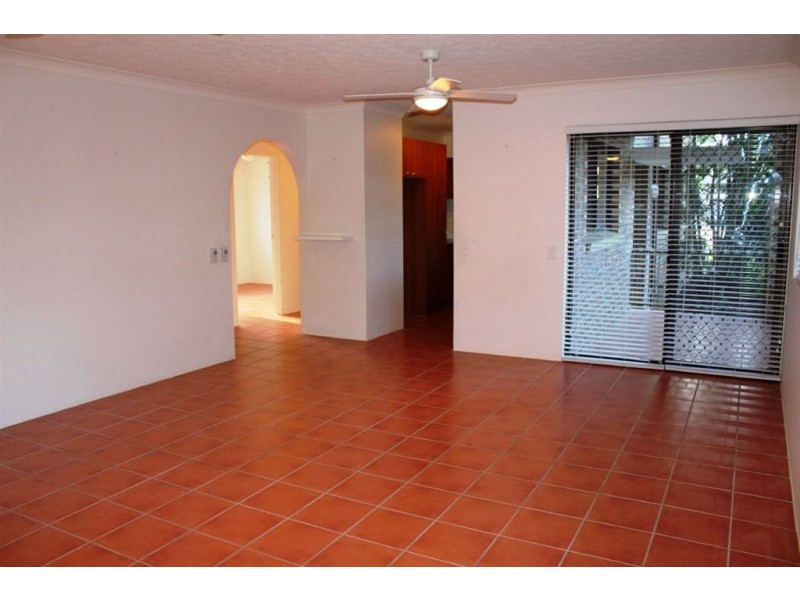 2/12 Fifteenth Avenue, Palm Beach QLD 4221