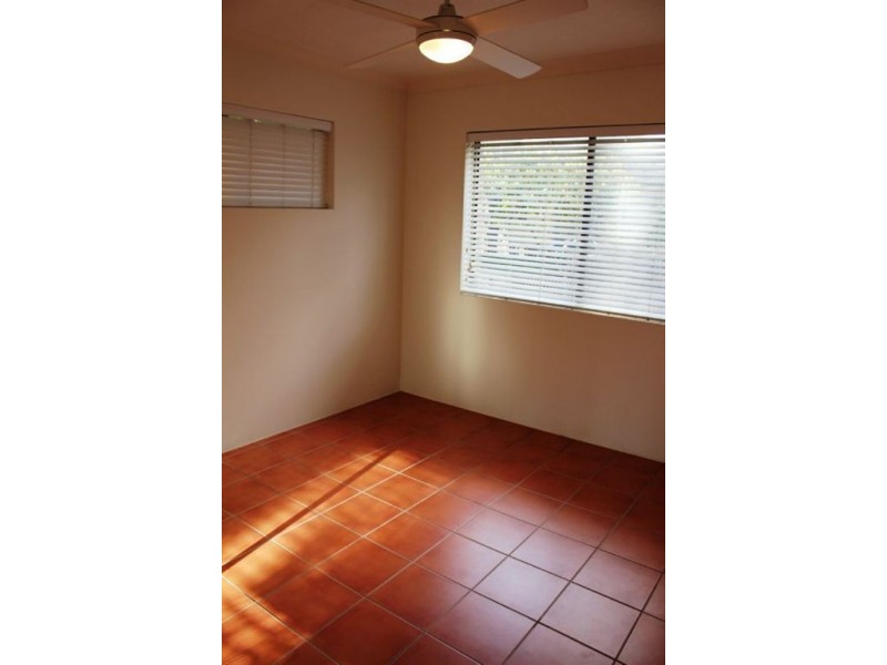 2/12 Fifteenth Avenue, Palm Beach QLD 4221