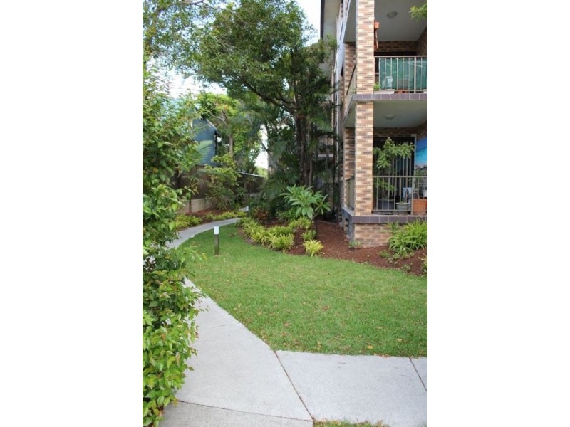 2/12 Fifteenth Avenue, Palm Beach QLD 4221