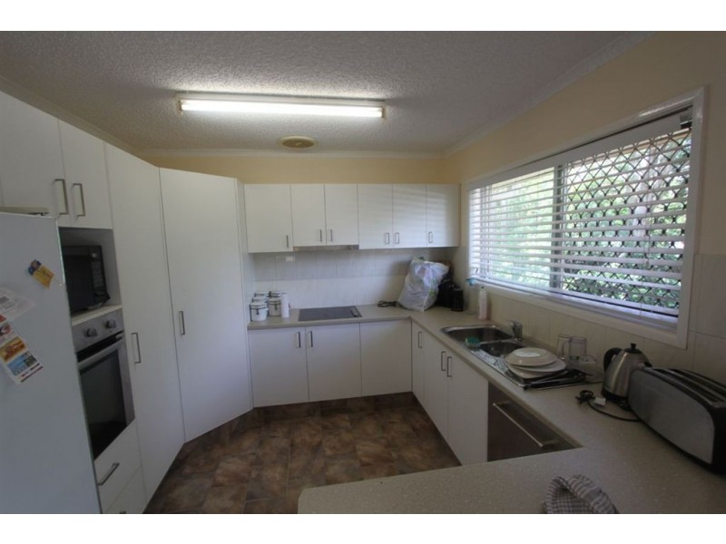 6 Tongarra Street, Southport QLD 4215