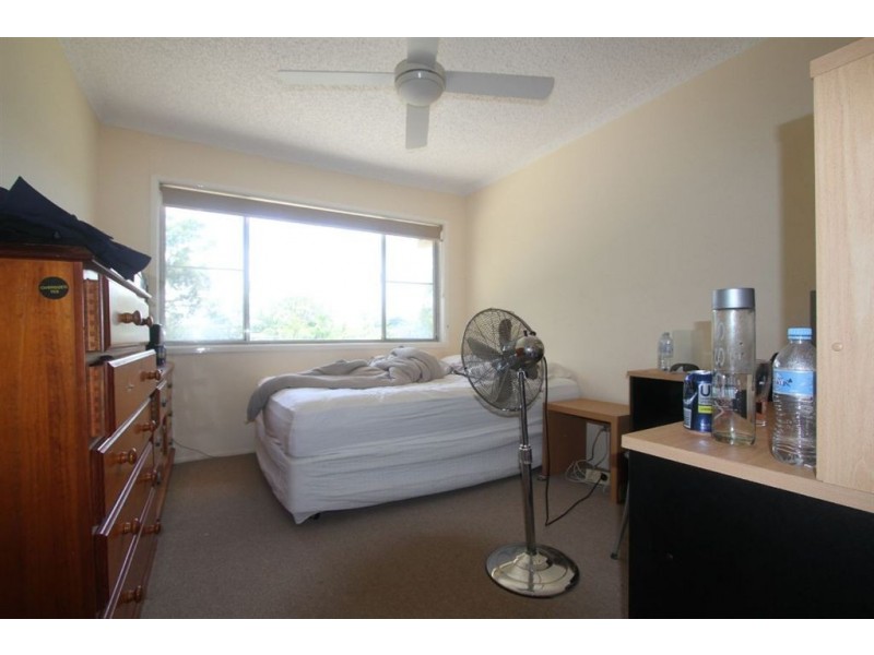 6 Tongarra Street, Southport QLD 4215