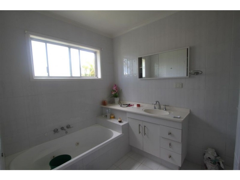 6 Tongarra Street, Southport QLD 4215