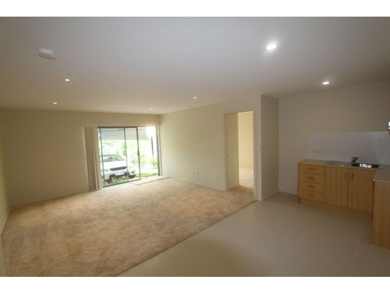 6 Tongarra Street, Southport QLD 4215