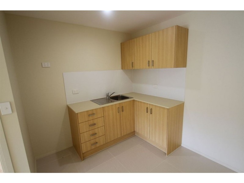 6 Tongarra Street, Southport QLD 4215