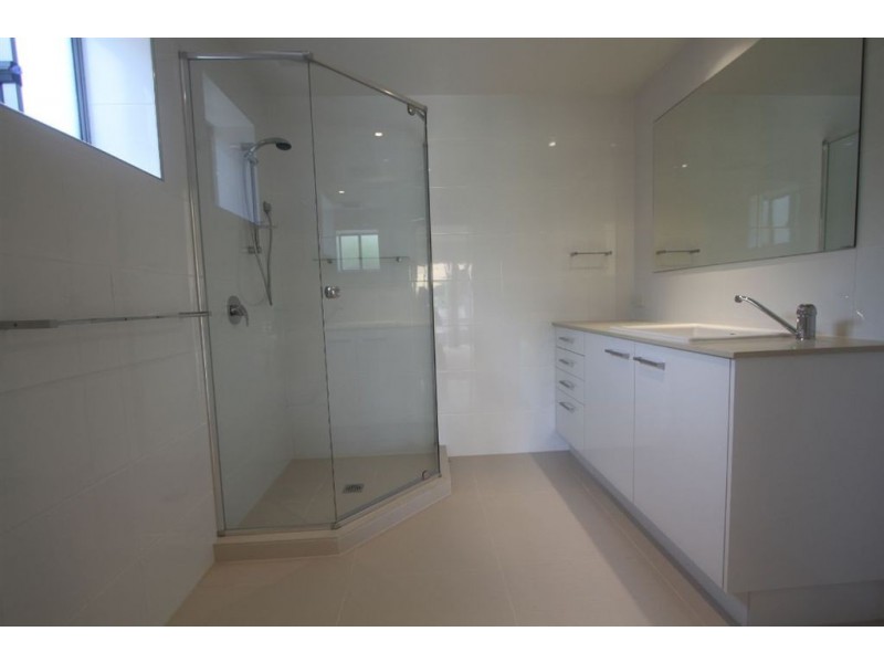 6 Tongarra Street, Southport QLD 4215