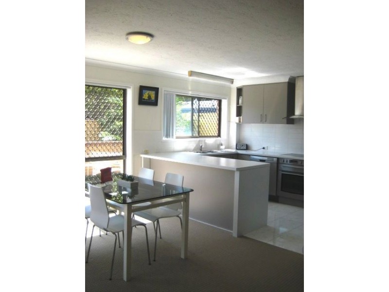 3/34 Alexandra Avenue, Broadbeach QLD 4218