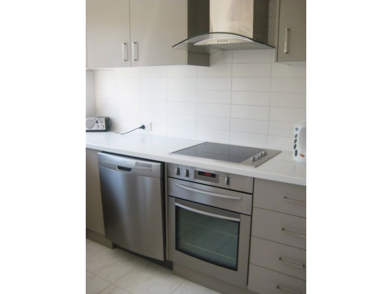 3/34 Alexandra Avenue, Broadbeach QLD 4218