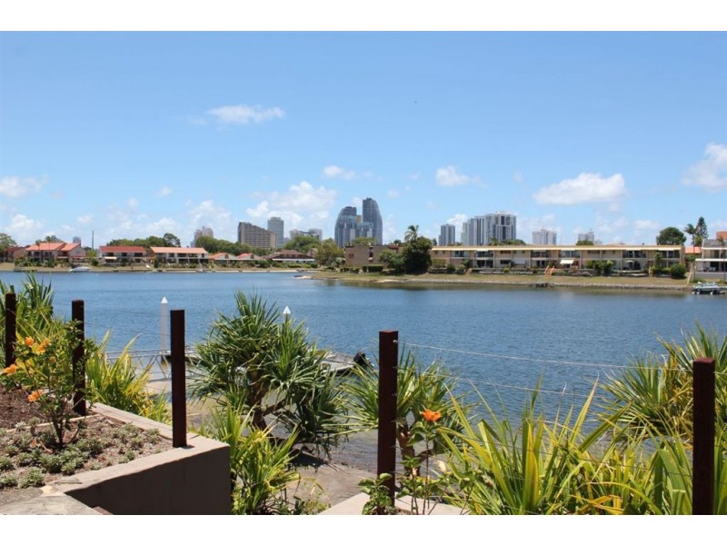 40 Sailaway Street, Mermaid Waters QLD 4218