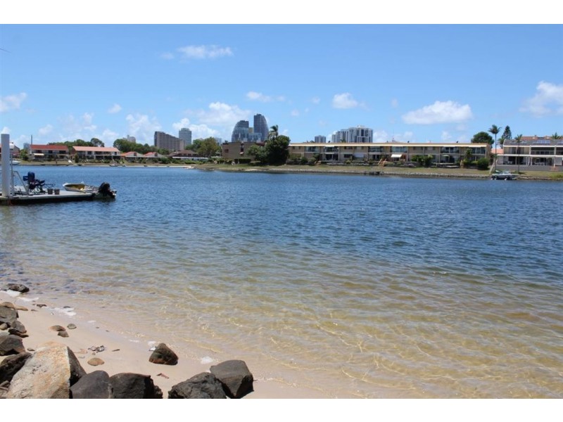 40 Sailaway Street, Mermaid Waters QLD 4218