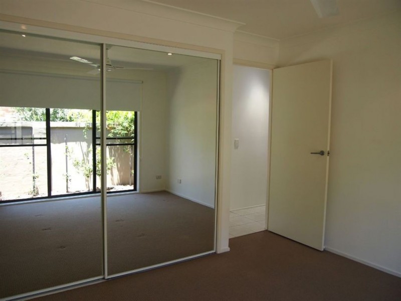 40 Sailaway Street, Mermaid Waters QLD 4218