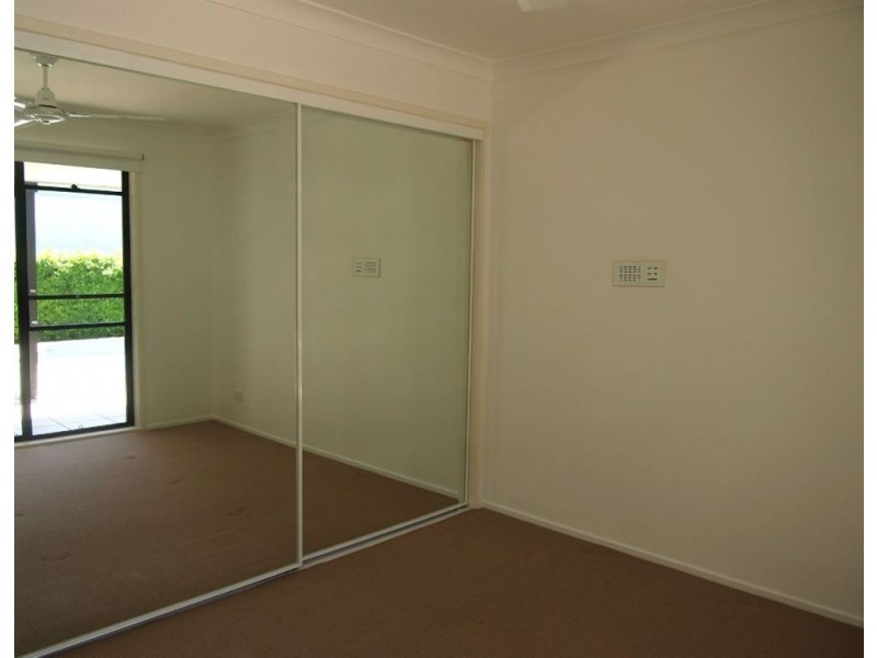 40 Sailaway Street, Mermaid Waters QLD 4218
