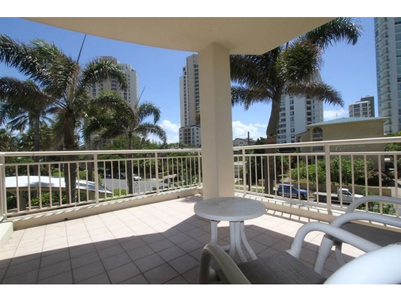 204/46 Pacific Street, Main Beach QLD 4217