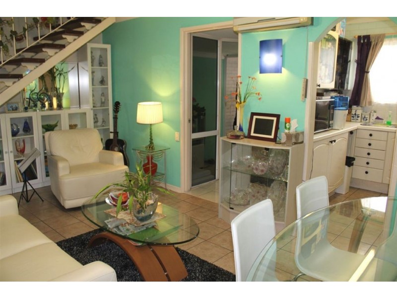 2/6 Duet Drive, Mermaid Waters QLD 4218