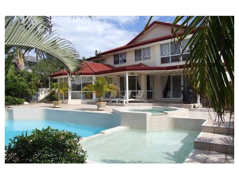 5 Cessnock Close, Mermaid Waters QLD 4218