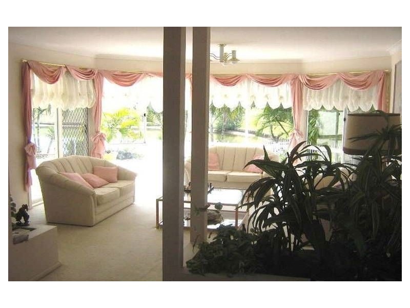 5 Cessnock Close, Mermaid Waters QLD 4218