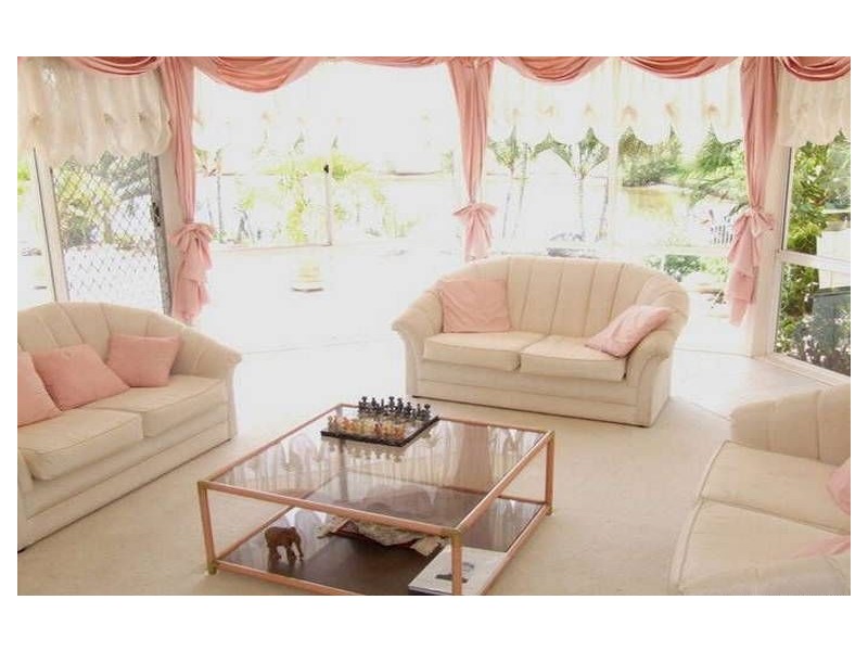 5 Cessnock Close, Mermaid Waters QLD 4218