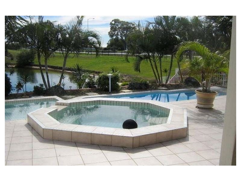 5 Cessnock Close, Mermaid Waters QLD 4218