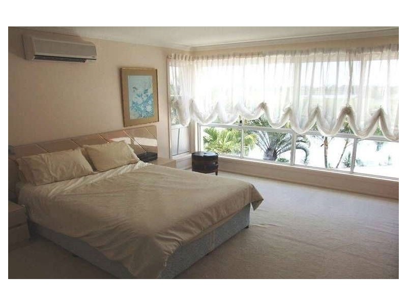 5 Cessnock Close, Mermaid Waters QLD 4218