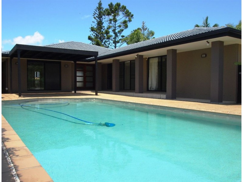 40 Sailaway Street, Mermaid Waters QLD 4218