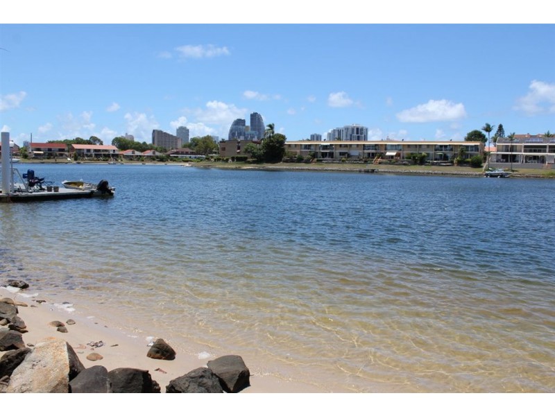 40 Sailaway Street, Mermaid Waters QLD 4218