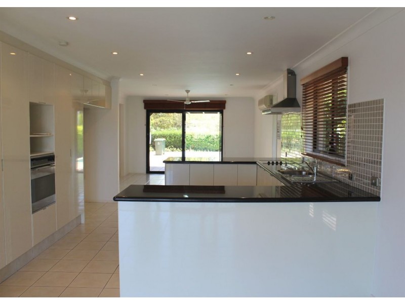 40 Sailaway Street, Mermaid Waters QLD 4218