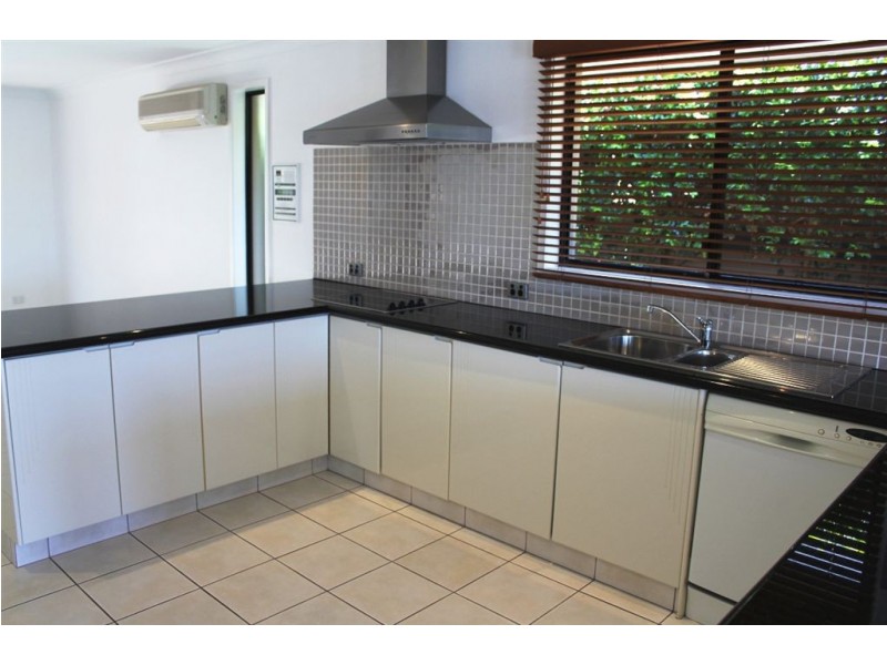 40 Sailaway Street, Mermaid Waters QLD 4218